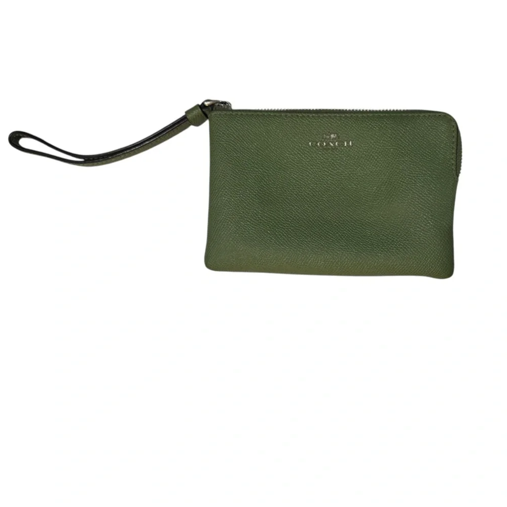 Coach Corner Zip Wristlet in Everglade Green
